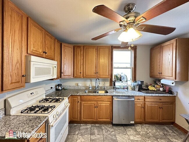 Foto del edificio - 3532 N Elston Ave