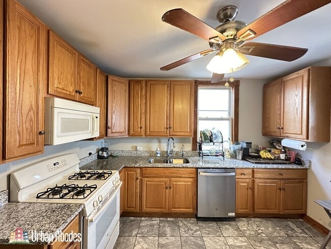 Building Photo - 3532 N Elston Ave