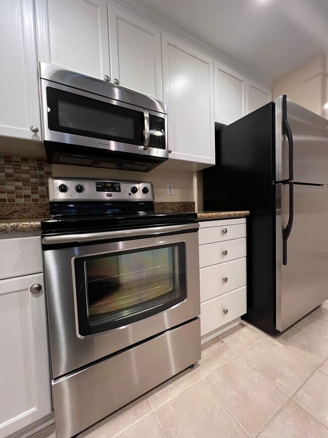 Foto del edificio - Updated End Unit Tukwila Condo