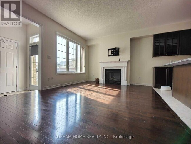 Photo du bâtiment - 10587 Woodbine Ave