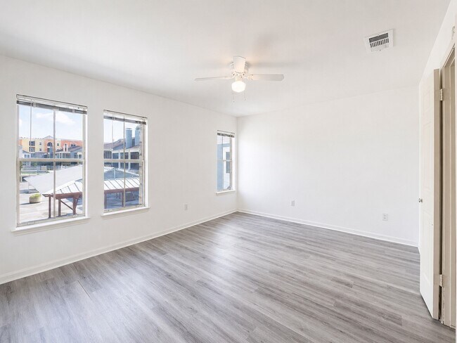 Building Photo - 2529 Rio Grande St