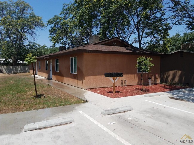 Building Photo - 637 R St.