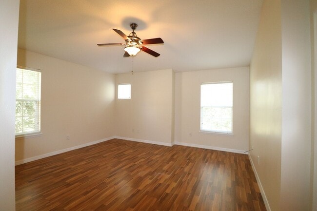 Building Photo - 3/2.5/2 Town Home in gated community with ...