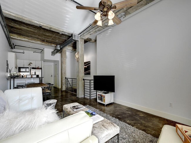 Foto del edificio - 410 E 5th St