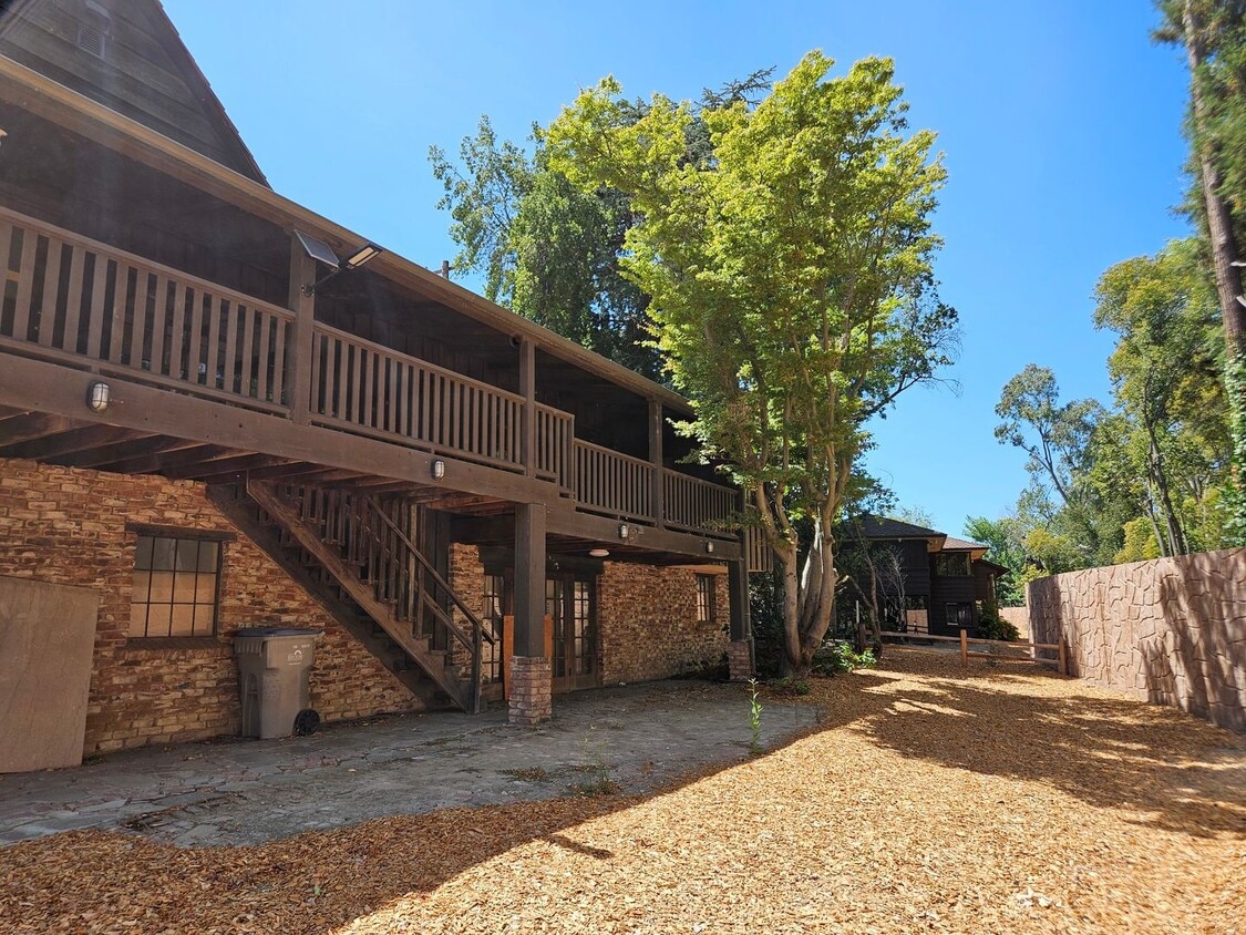 Building Photo - Coming Soon....Stunning 1 Bed 2 Bath Nagle...