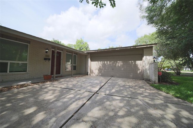 Building Photo - 5614 Dryad Dr
