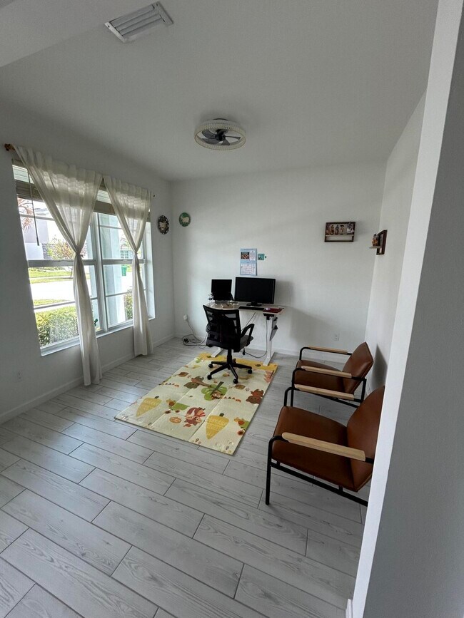 Foto del edificio - 12808 SW Eleanor Dr