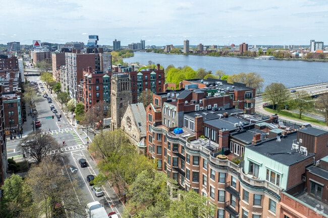 Context - 484 Beacon St