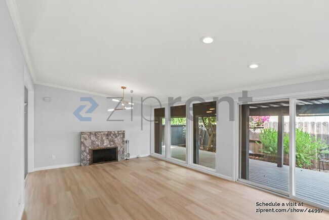 Foto del edificio - 1114 Lily Ave