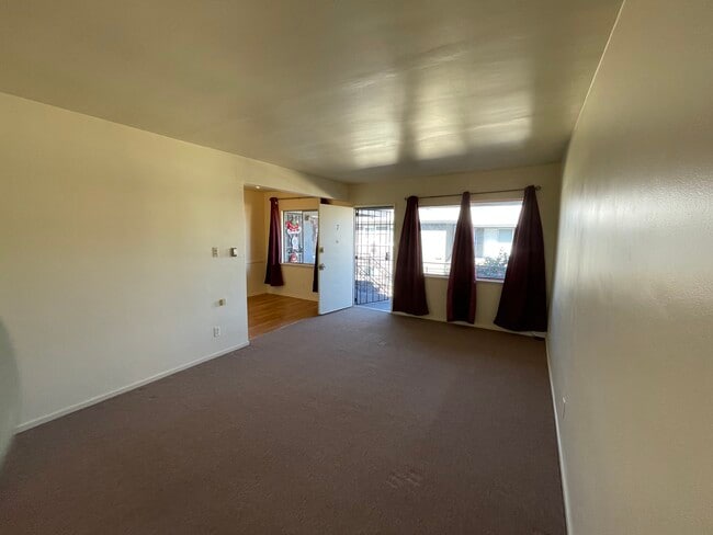 Building Photo - 6122 Brynhurst Ave