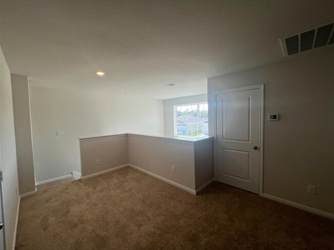 Building Photo - 15850 Berry Hl Dr