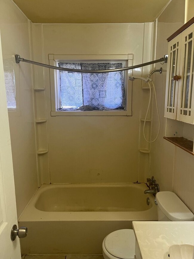 Building Photo - 1637 Collier Dr