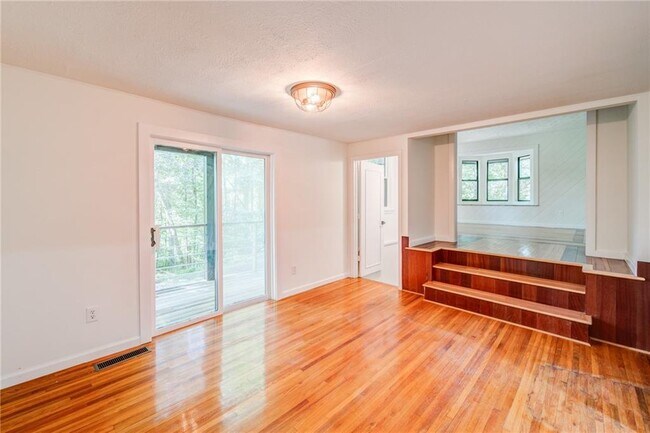 Foto del edificio - 5574 Hardscrabble Rd