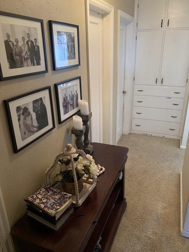 Building Photo - 1013 W 9th Ave