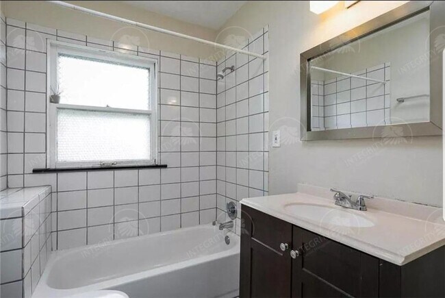 Foto del edificio - 5241 Brookwood Ave