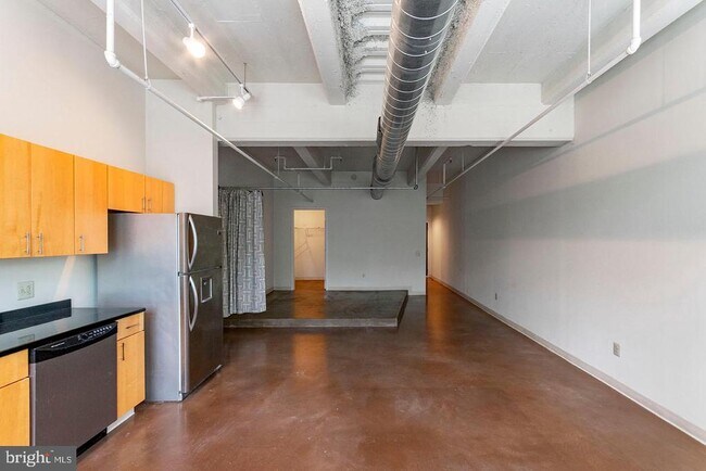 Building Photo - 412 S 13th St