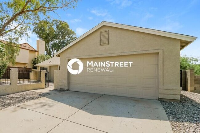Building Photo - 5055 W Nighthawk Way