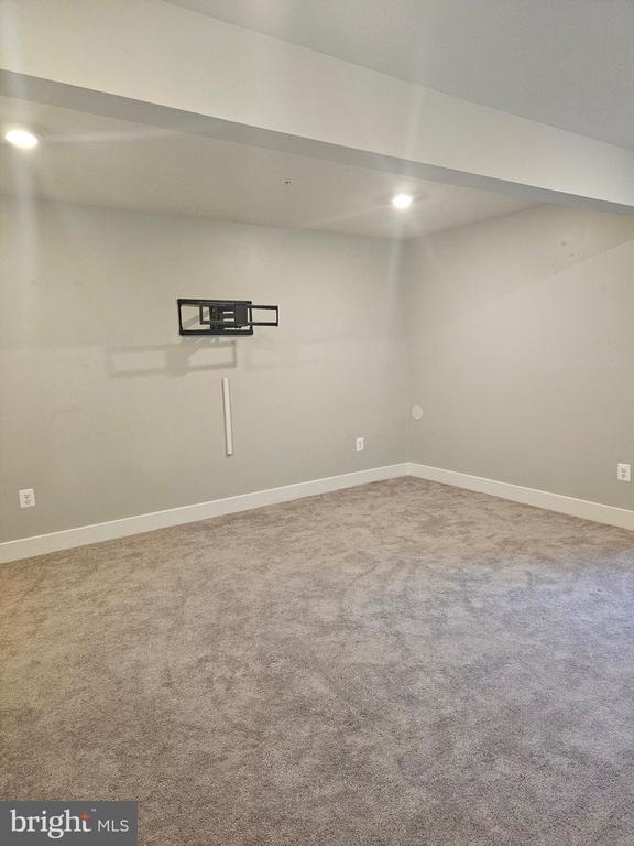 Primary Photo - 5676-BASEMENT Lewis Carroll Dr
