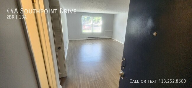 Foto del edificio - 44 Southpoint Dr