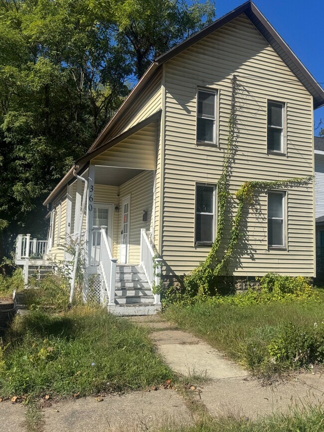 Building Photo - 360 Turner St
