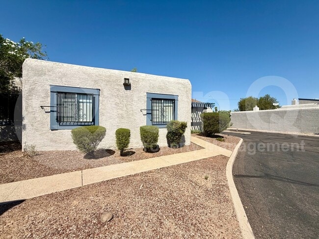 Building Photo - 3402 N Richland Dr