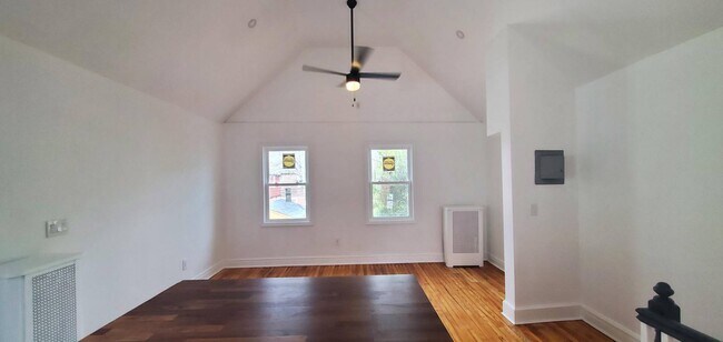 Building Photo - 527 E 40th St