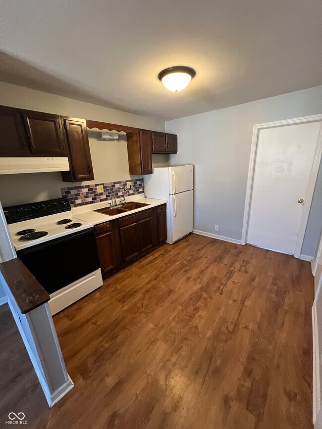 Foto del edificio - 318 N Clark St