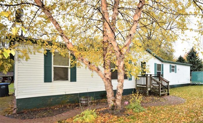 Building Photo - Spacious 3 Bedroom, 2 Bath Ranch