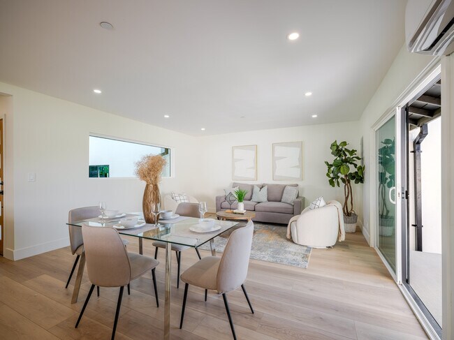 Foto del edificio - 7107 Cozycroft Ave