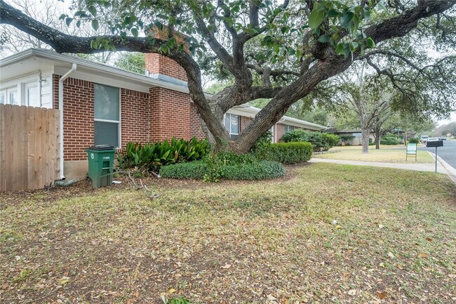 Building Photo - 8859 Tallwood Dr