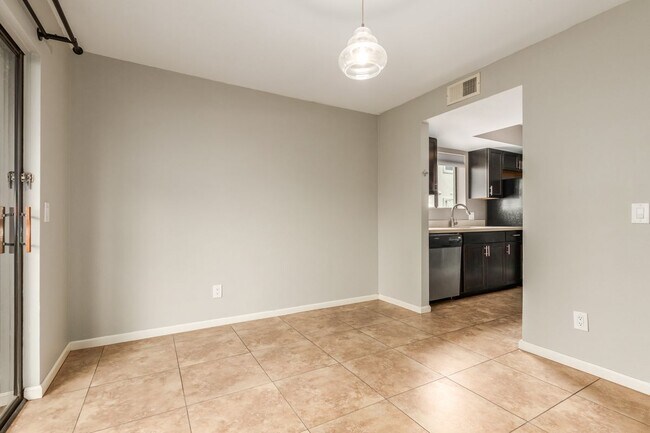 Foto del edificio - 850 S River Dr