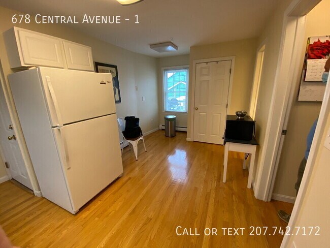 Foto del edificio - 678 Central Ave