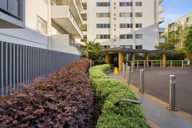 Foto del edificio - 1155 N La Cienega Blvd