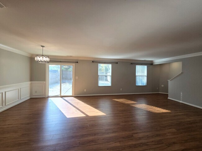 Foto del edificio - Beautiful  Home Available for Rent in Char...