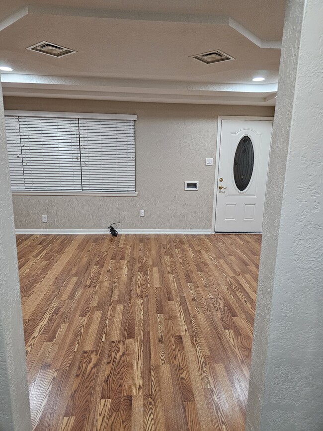 Photo - 526 Heidrich St House