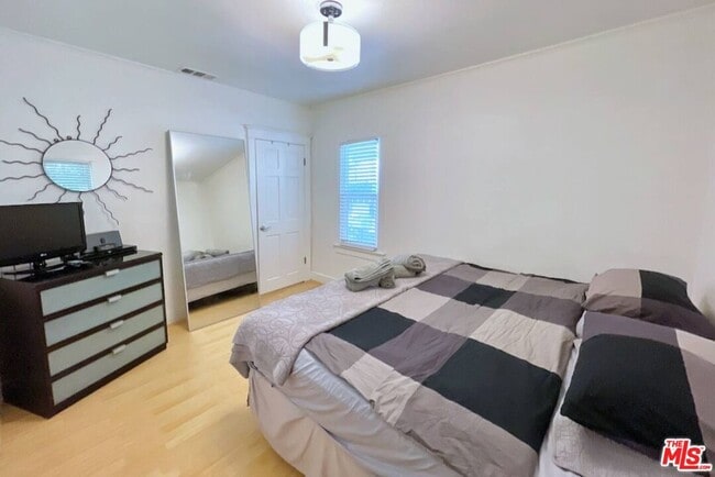 Foto del edificio - 8655 Clifton Wy