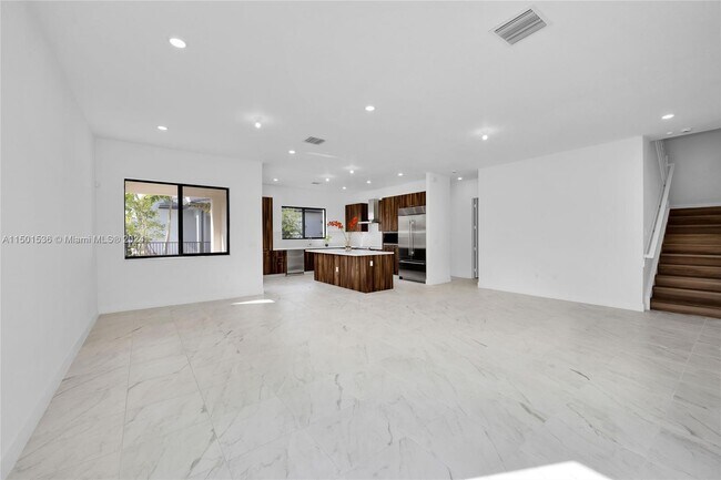 Building Photo - 12116 SW 82 Pl