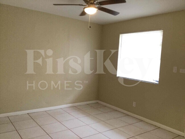 Foto del edificio - 1121 NW 23rd Terrace