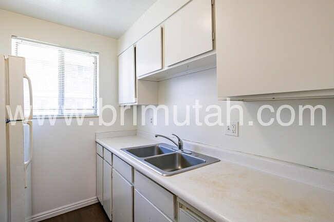 Building Photo - 1418-1426-1426 S 1100 E