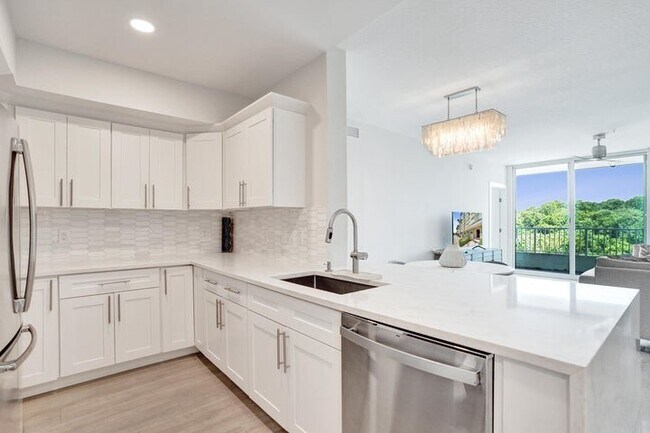 Building Photo - 700 E Boynton Beach Blvd