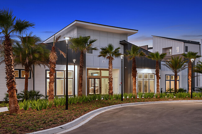 Building Photo - Grand Cypress