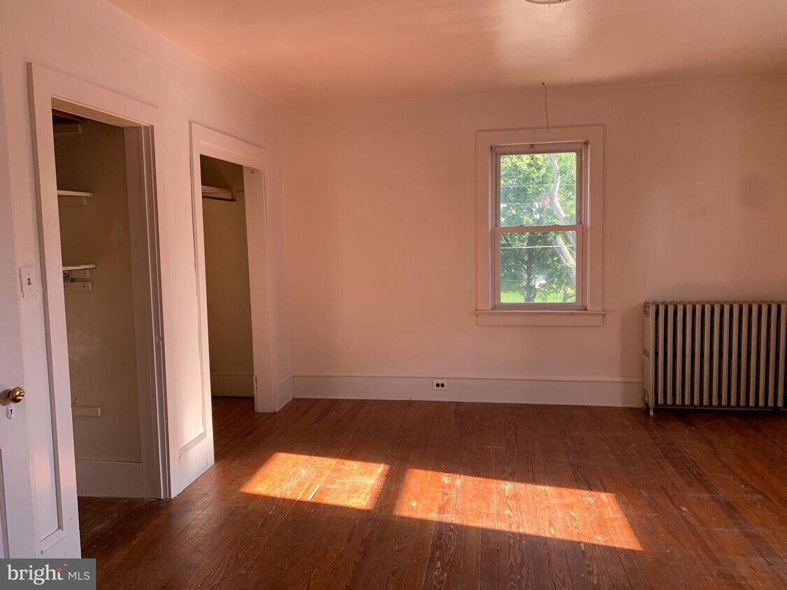 422 Victoria St Unit A, Glassboro, NJ 08028 Room for Rent in