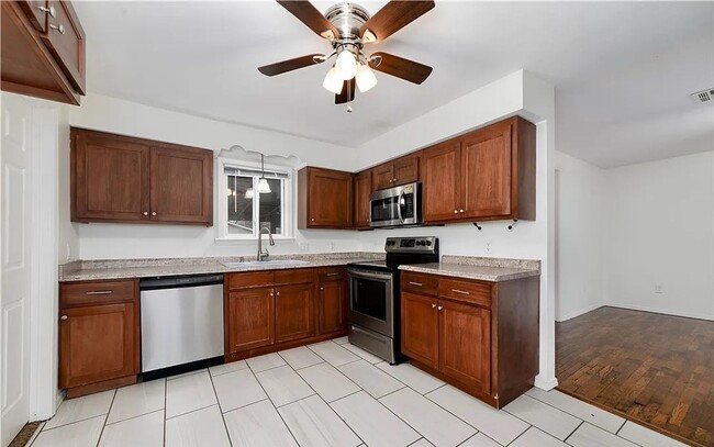 Foto del edificio - 3 bedroom House - Move in special for the ...