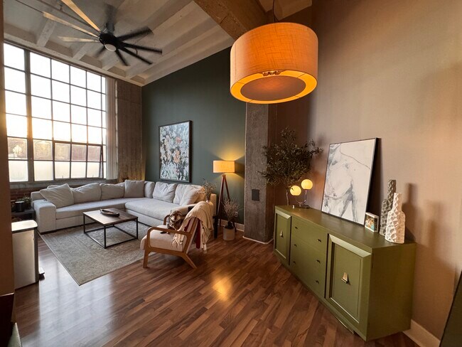 Foto del edificio - 611 N Park Ave