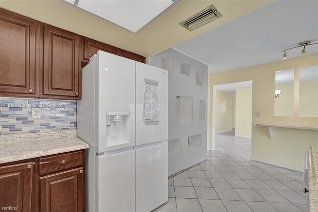 Foto del edificio - 3 br, 2 bath House - 561 NW 45th Ter # 0