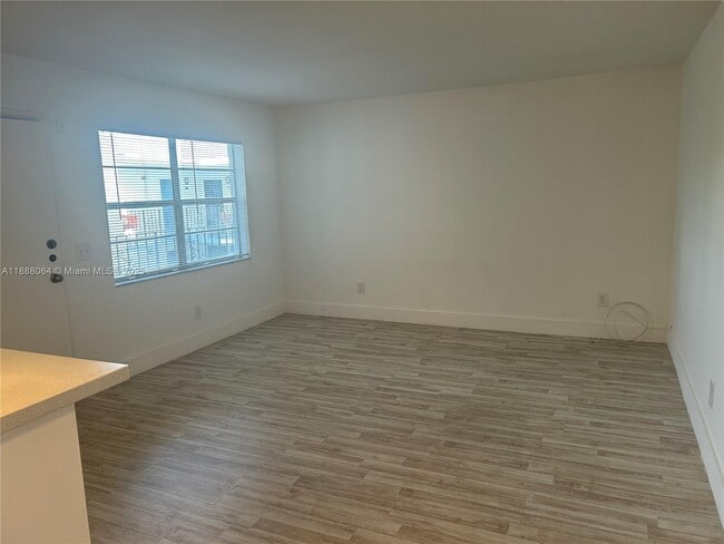 Foto del edificio - 1230 NE 139th St
