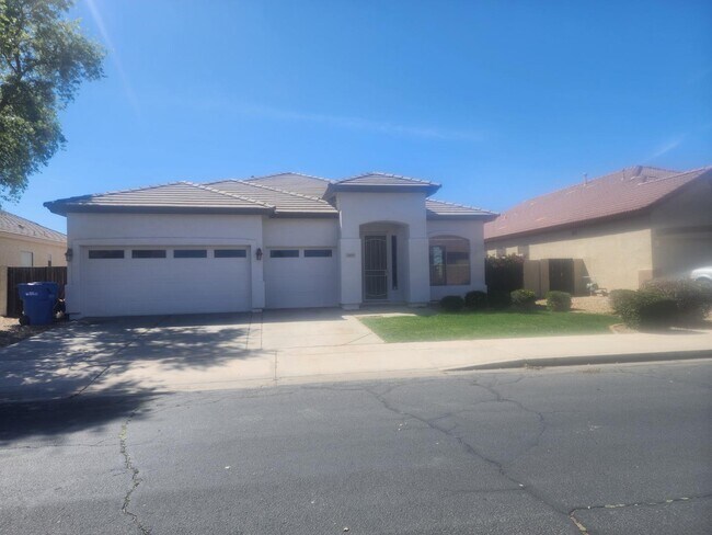 Building Photo - 3410 S 104th Ln