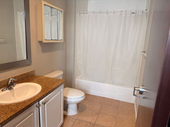 Building Photo - 210 Farmington Ave