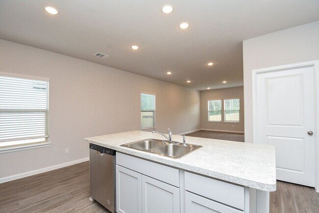 Foto del edificio - 16493 Moss Ln