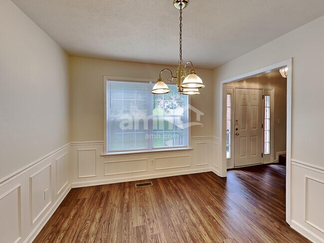 Building Photo - 302 Alexis Dr